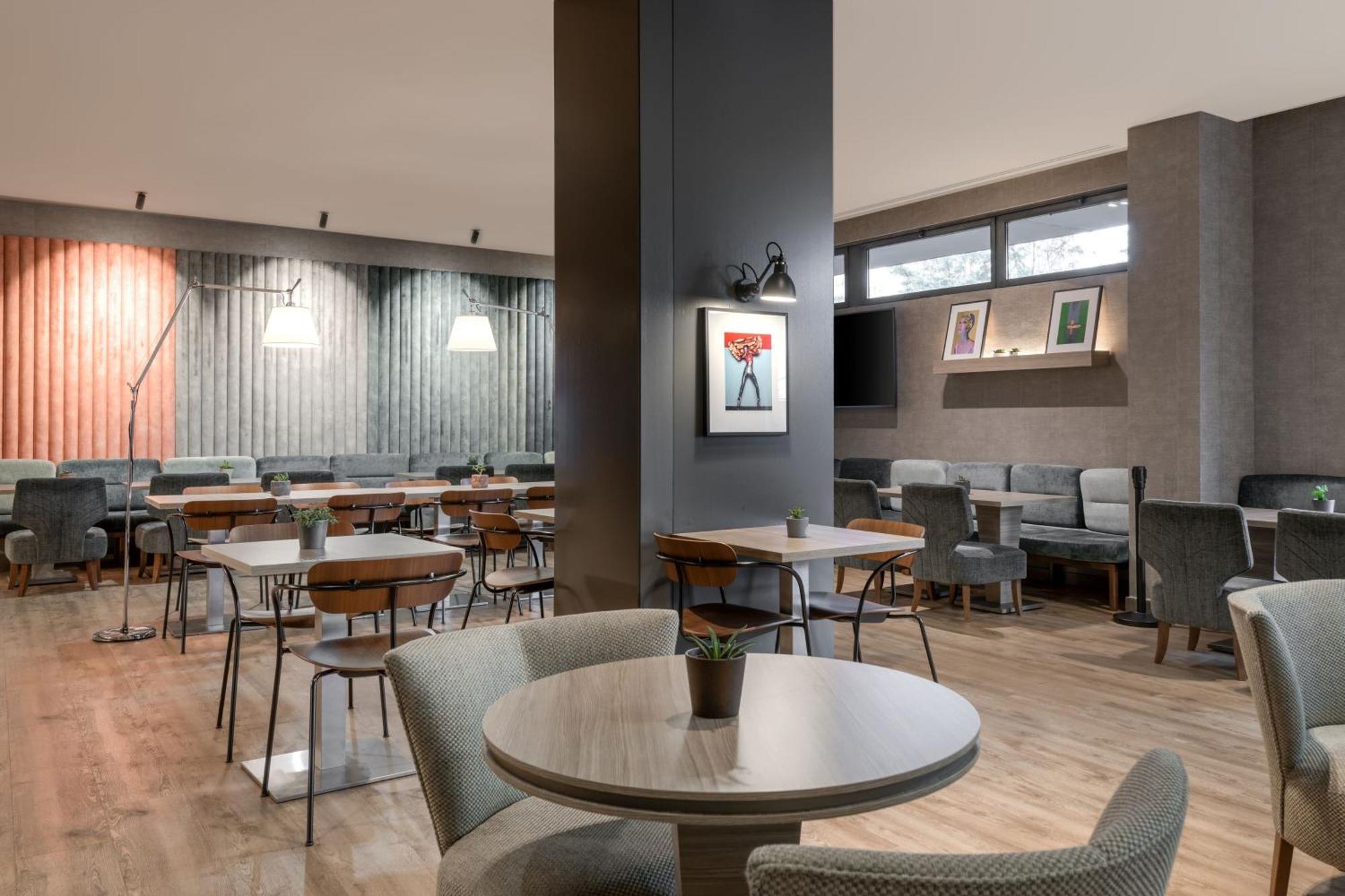 Ac Hotel By Marriott Madrid Airport Coslada Εξωτερικό φωτογραφία