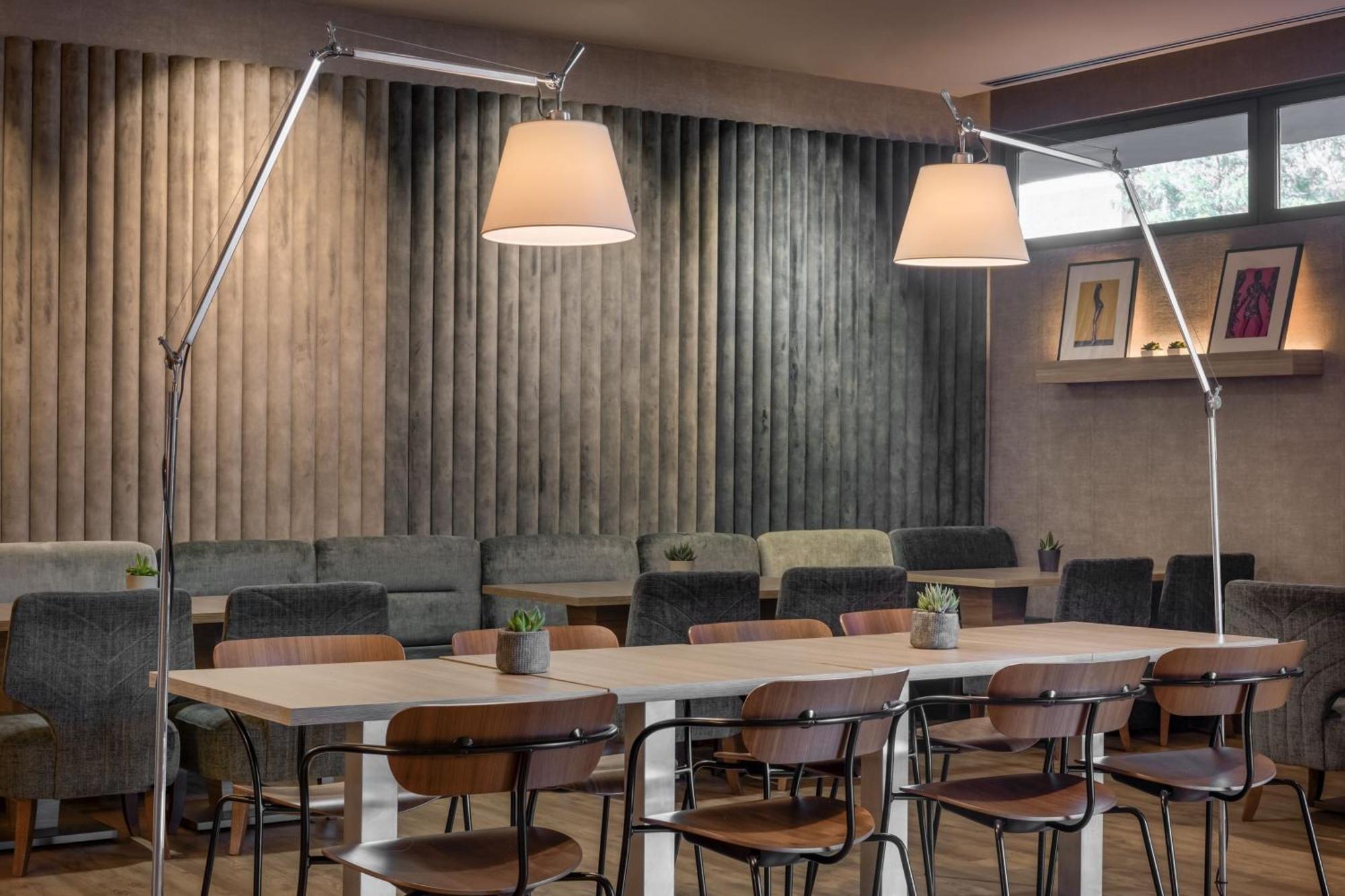 Ac Hotel By Marriott Madrid Airport Coslada Εξωτερικό φωτογραφία