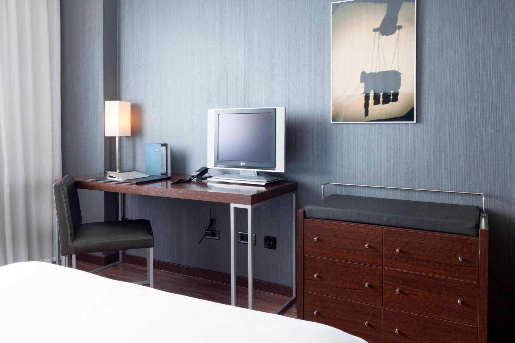 Ac Hotel By Marriott Madrid Airport Coslada Εξωτερικό φωτογραφία