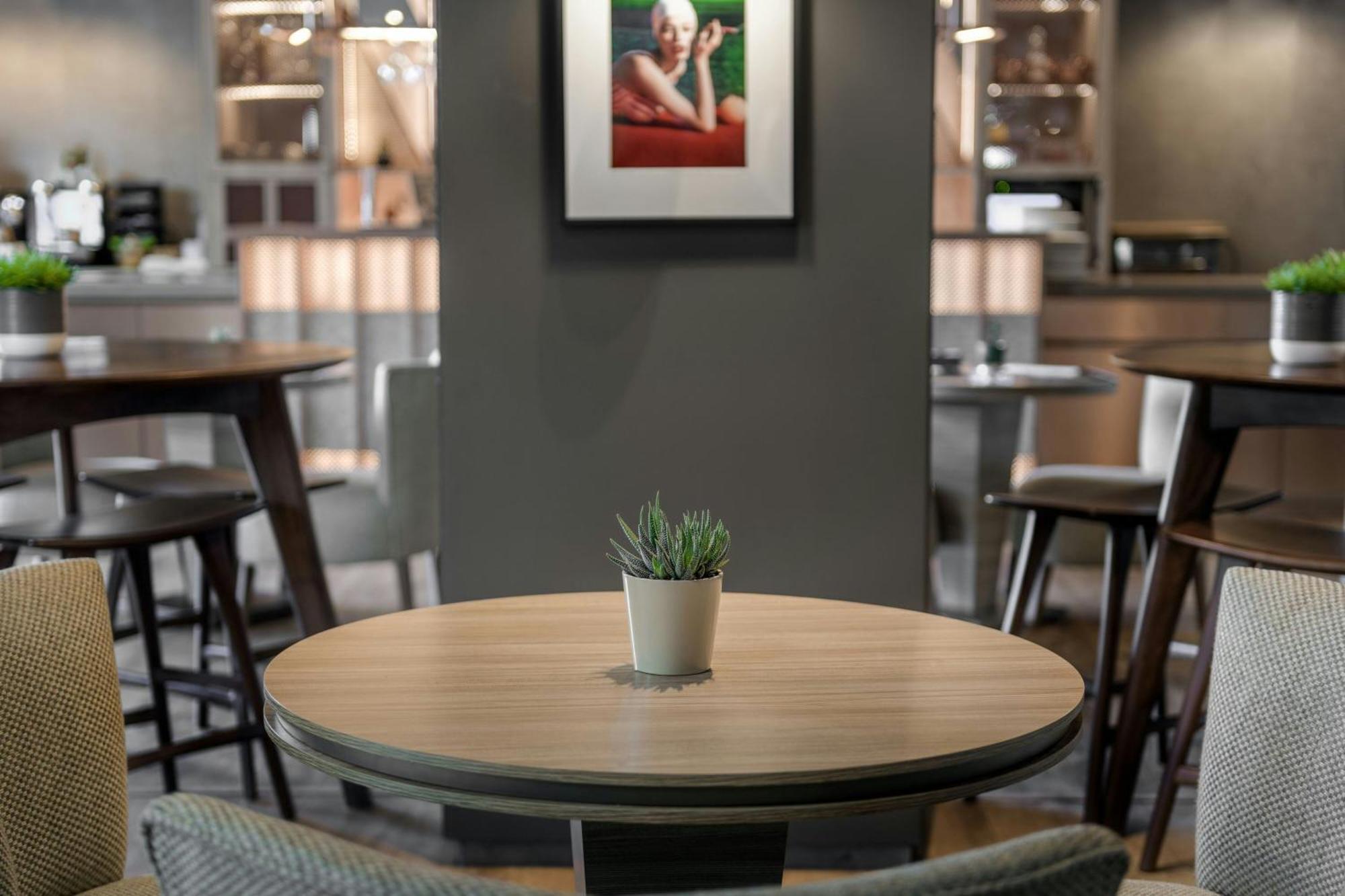 Ac Hotel By Marriott Madrid Airport Coslada Εξωτερικό φωτογραφία