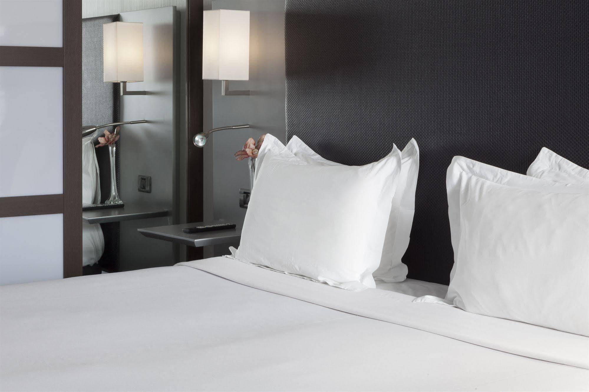 Ac Hotel By Marriott Madrid Airport Coslada Εξωτερικό φωτογραφία